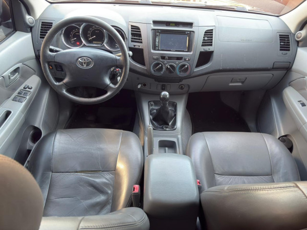 TOYOTA Hilux Caminhonete 2.7 16V 4P SR FLEX CABINE DUPLA