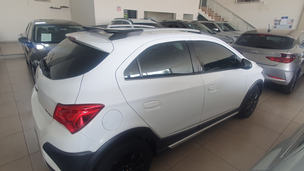Onix Hatch 1.4 4P FLEX ACTIV AUTOMÁTICO