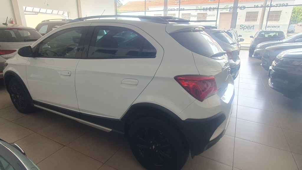 Onix Hatch 1.4 4P FLEX ACTIV AUTOMÁTICO