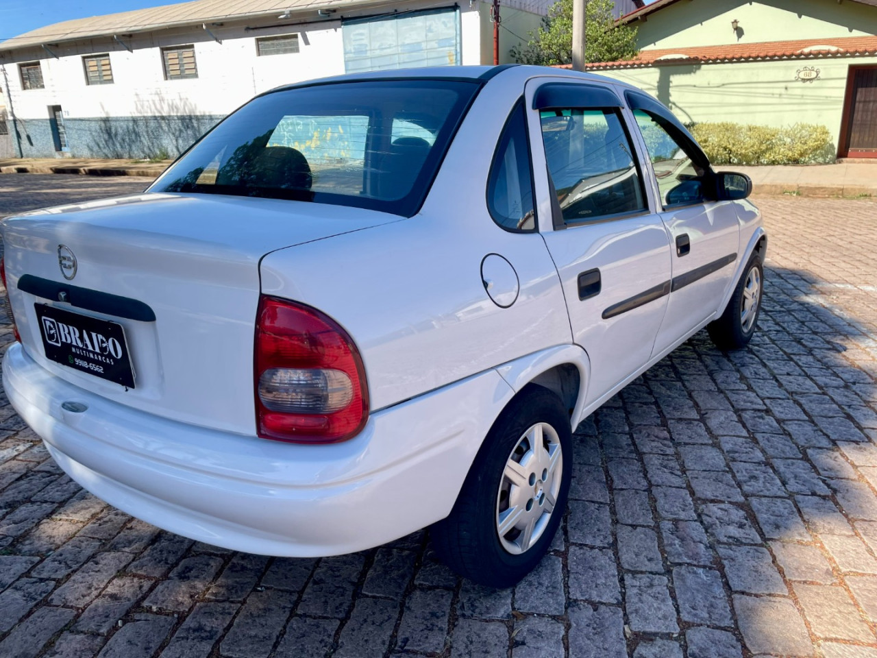 Classic Sedan 1.6 4P