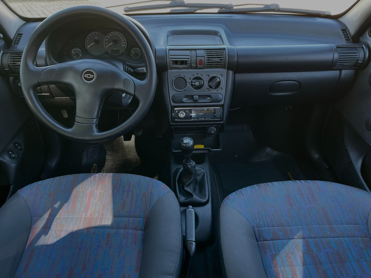 Classic Sedan 1.6 4P