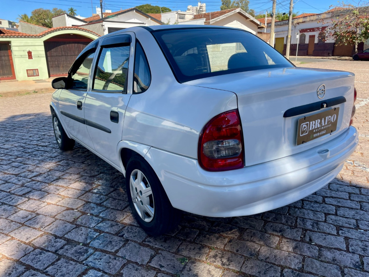 Classic Sedan 1.6 4P