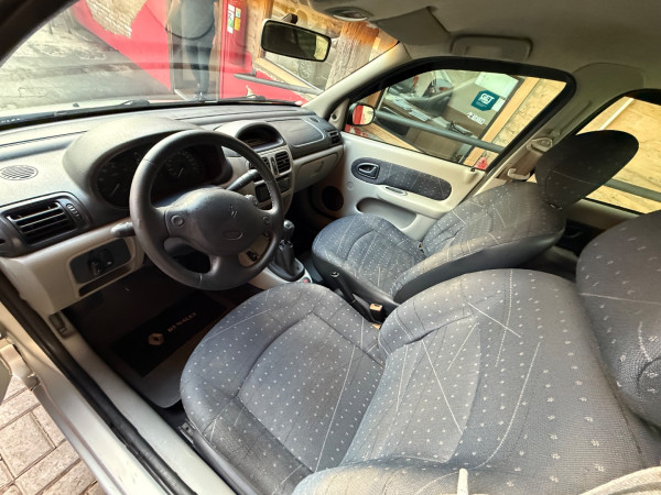 Clio Hatch 1.0 16V 4P EXPRESSION