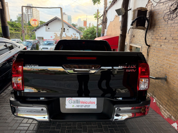 TOYOTA Hilux Caminhonete 2.8 16V SRV 4X4 DIESEL CABINE DUPLA AUTOMÁTICO