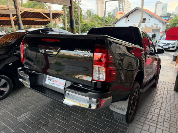 TOYOTA Hilux Caminhonete 2.8 16V SRV 4X4 DIESEL CABINE DUPLA AUTOMÁTICO