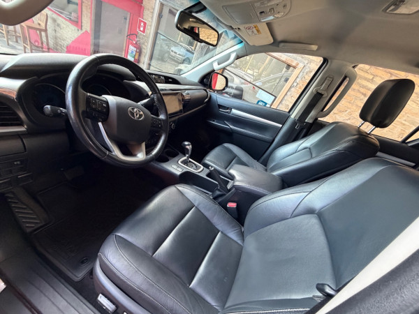 TOYOTA Hilux Caminhonete 2.8 16V SRV 4X4 DIESEL CABINE DUPLA AUTOMÁTICO