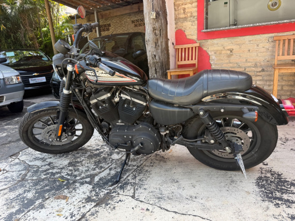 HARLEY DAVIDSON Sportster XL 883 R