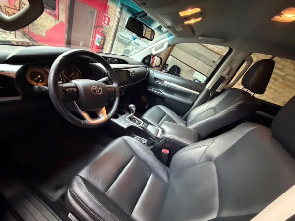 TOYOTA Hilux Caminhonete 2.8 16V SRV 4X4 DIESEL CABINE DUPLA AUTOMÁTICO