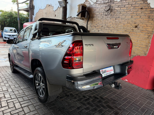 TOYOTA Hilux Caminhonete 2.8 16V SRV 4X4 DIESEL CABINE DUPLA AUTOMÁTICO