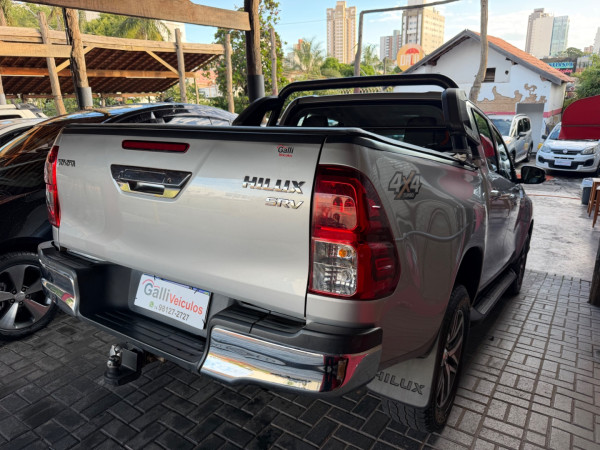 TOYOTA Hilux Caminhonete 2.8 16V SRV 4X4 DIESEL CABINE DUPLA AUTOMÁTICO