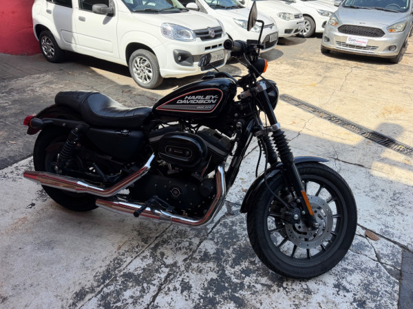 HARLEY DAVIDSON Sportster XL 883 R