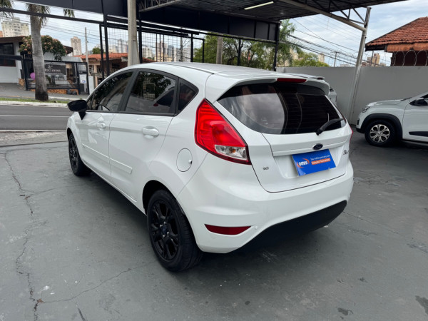FORD Fiesta Hatch 1.6 4P SE PLUS FLEX AUTOMÁTICO