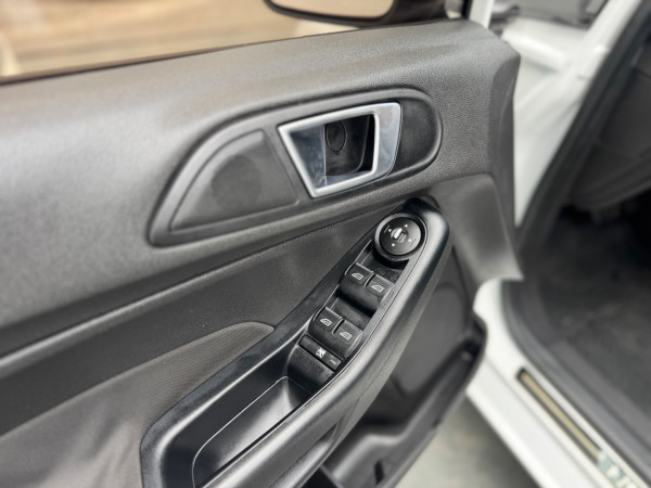 FORD Fiesta Hatch 1.6 4P SE PLUS FLEX AUTOMÁTICO