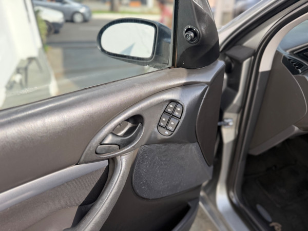 FORD Focus Sedan 1.6 4P GL FLEX