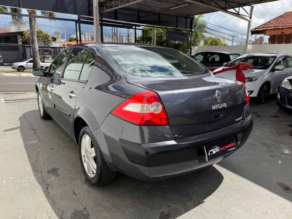 RENAULT Megane Sedan 2.0 16V 4P DYNAMIQUE