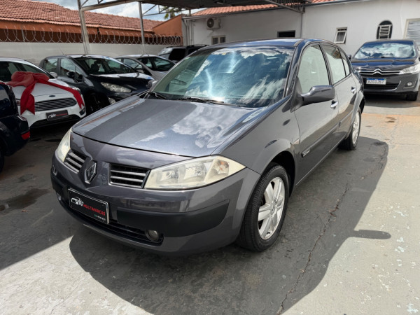 RENAULT Megane Sedan 2.0 16V 4P DYNAMIQUE