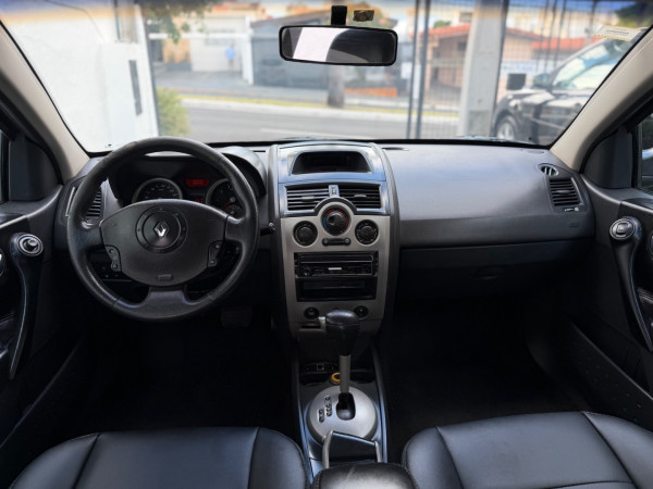 RENAULT Megane Sedan 2.0 16V 4P DYNAMIQUE