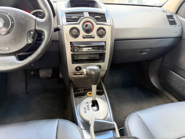 RENAULT Megane Sedan 2.0 16V 4P DYNAMIQUE