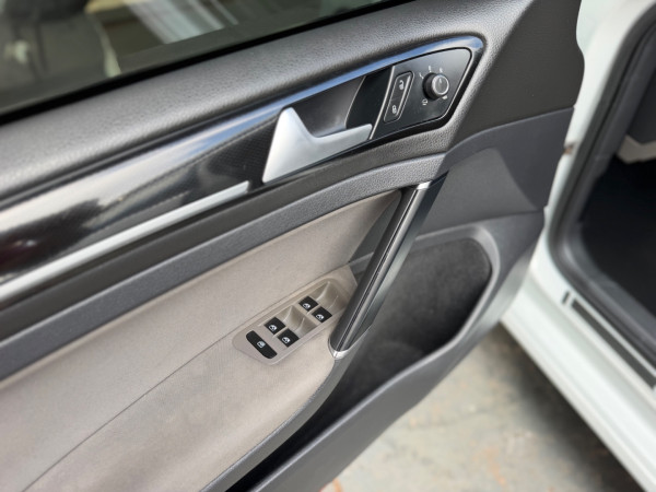 VOLKSWAGEN Golf 1.4 16V 4P TSI HIGHLINE AUTOMÁTICO