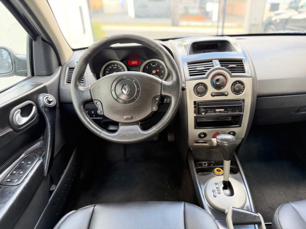 RENAULT Megane Sedan 2.0 16V 4P DYNAMIQUE