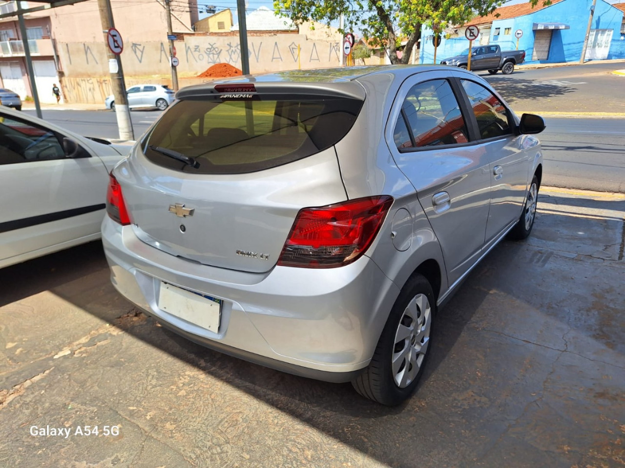 Onix Hatch 1.4 4P FLEX LT