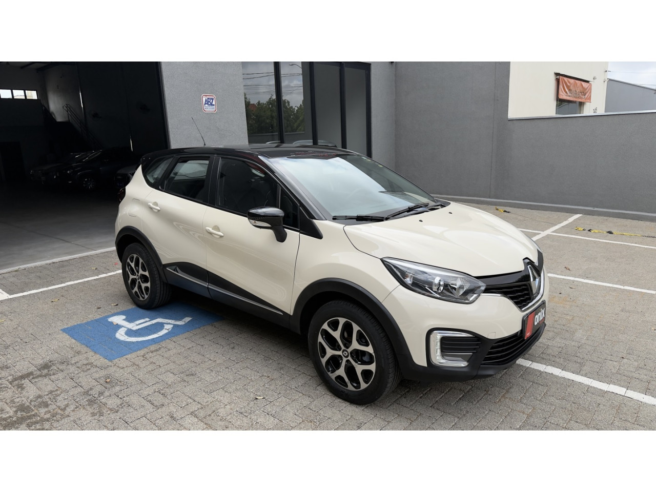 Captur 1.6 16V SCE FLEX LIFE X-TRONIC