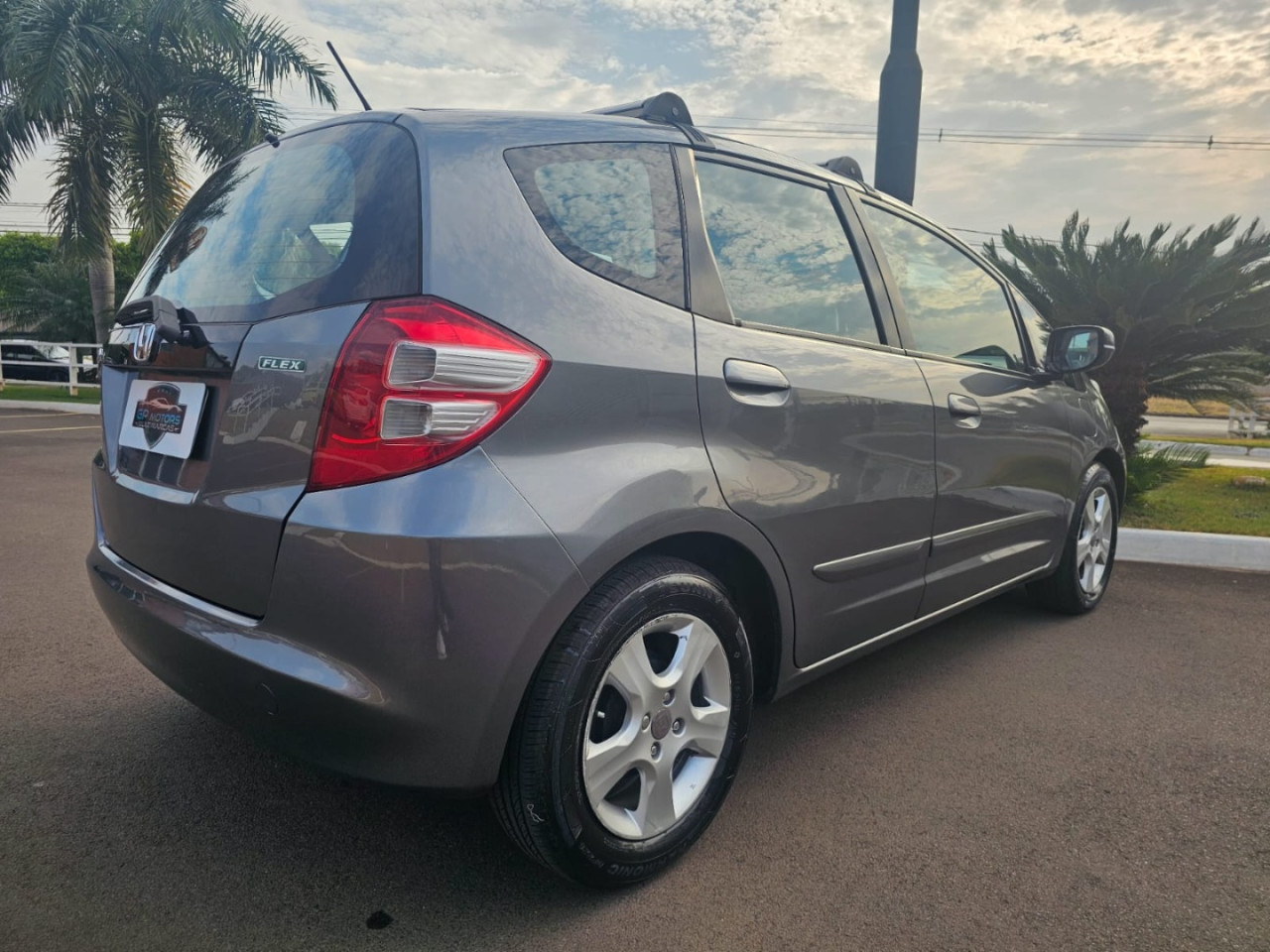 Fit 1.4 16V 4P LX FLEX