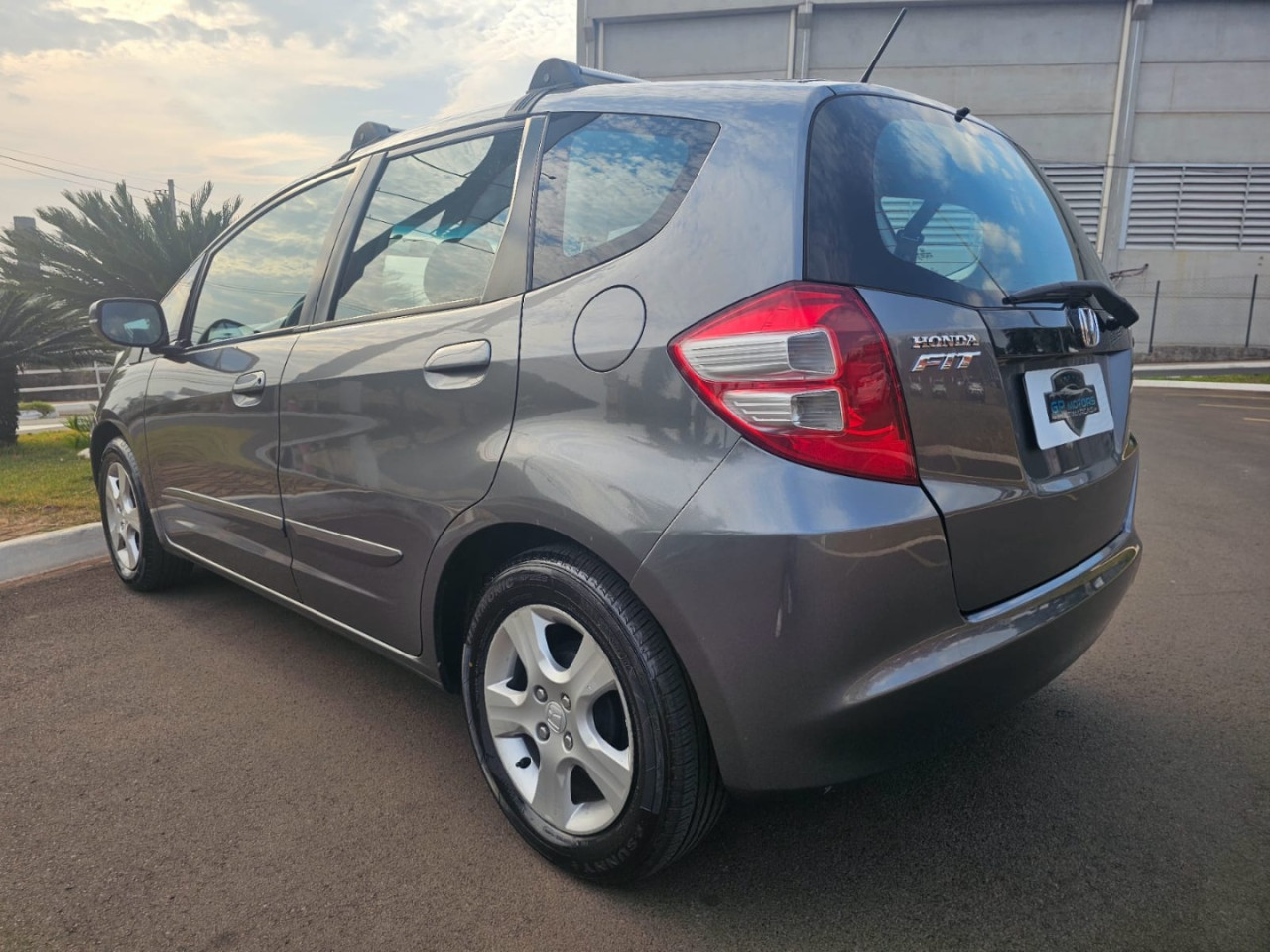 Fit 1.4 16V 4P LX FLEX