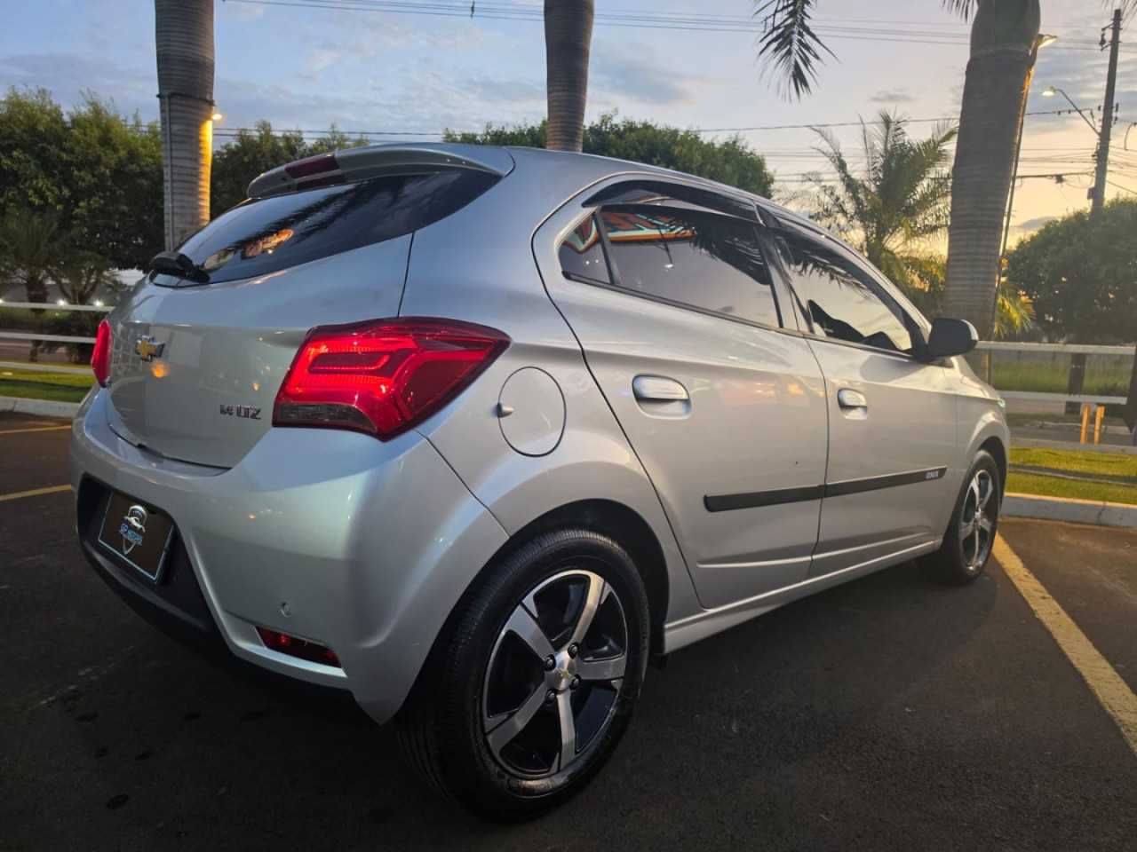 Onix Hatch 1.4 4P FLEX LTZ