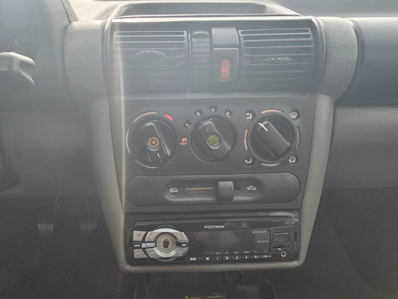 Classic Sedan 1.0 4P