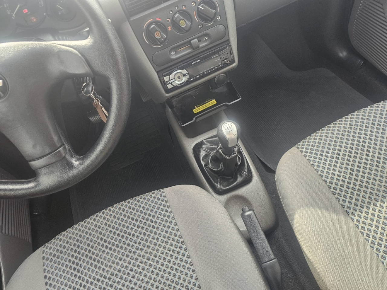 Classic Sedan 1.0 4P