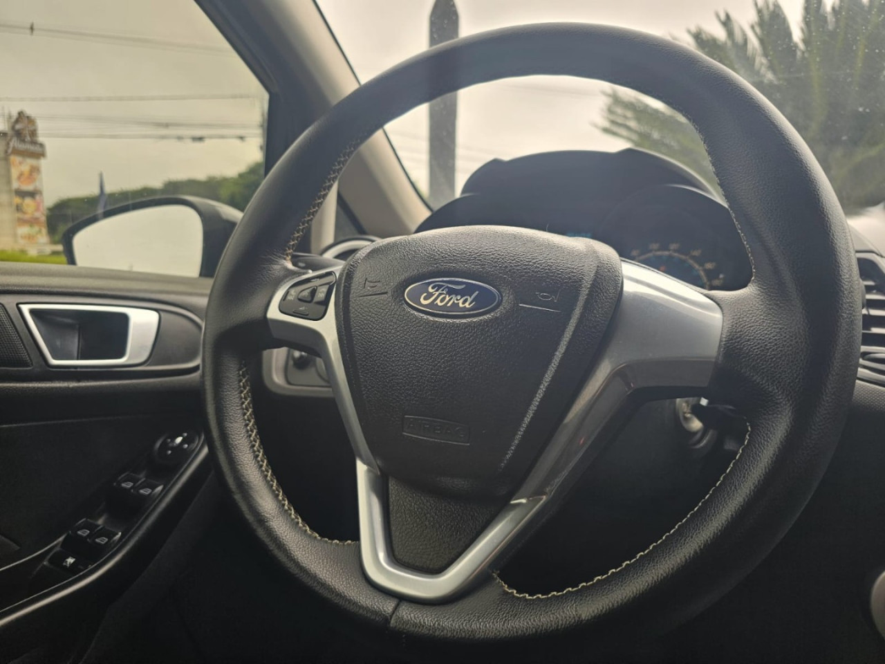 Fiesta Hatch 1.6 4P SE PLUS FLEX AUTOMÁTICO