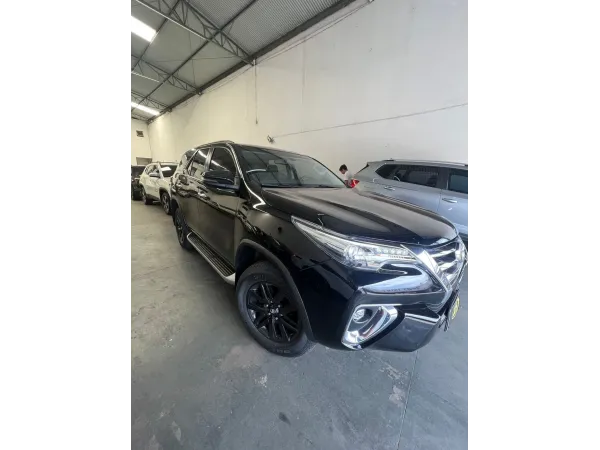 Hilux SW4 2.8 SRX 4X4 7 LUGARES 16V TURBO INTERCOOLER