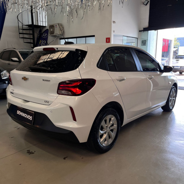 Onix Hatch 1.0 4P FLEX LTZ TURBO