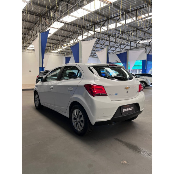 Onix Hatch 1.4 4P FLEX LT