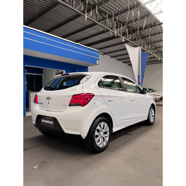 Onix Hatch 1.4 4P FLEX LT