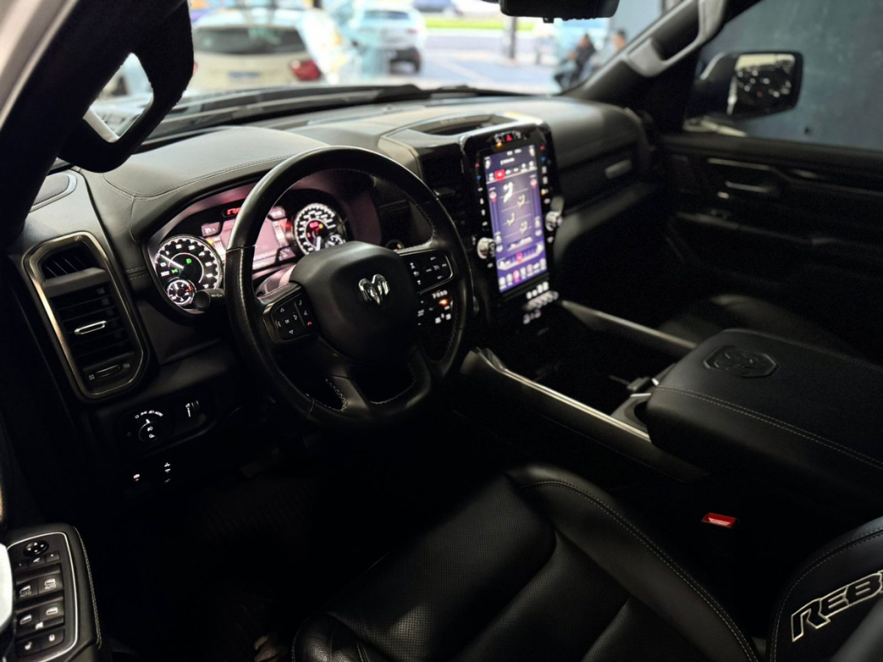 1500 5.7 V8 REBEL CABINE DUPLA 4X4 AUTOMÁTICO