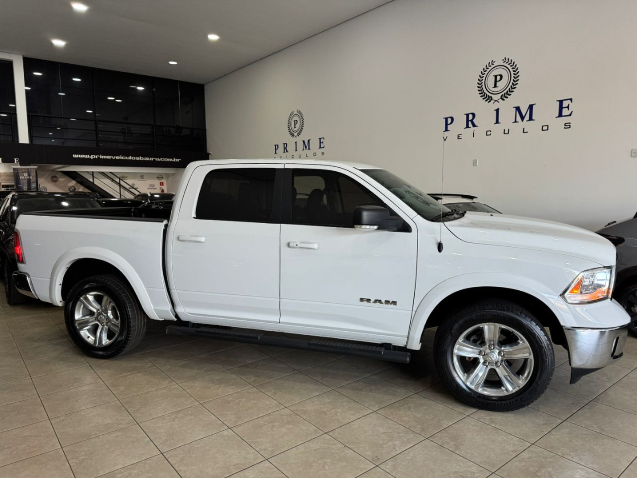 Classic 5.7 V8 32V 4P HEMI LARAMIE AUTOMÁTICO