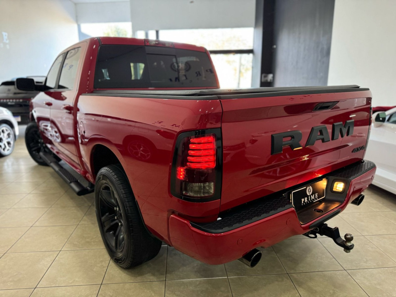 Classic 5.7 V8 32V 4P HEMI LARAMIE NIGHT EDITION AUTOMÁTICO