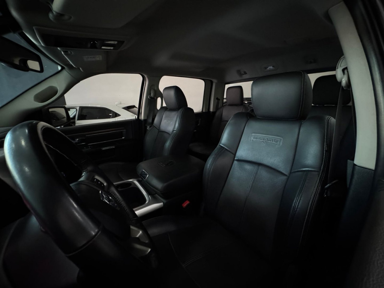 Classic 5.7 V8 32V 4P HEMI LARAMIE AUTOMÁTICO