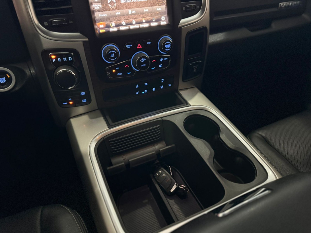Classic 5.7 V8 32V 4P HEMI LARAMIE AUTOMÁTICO