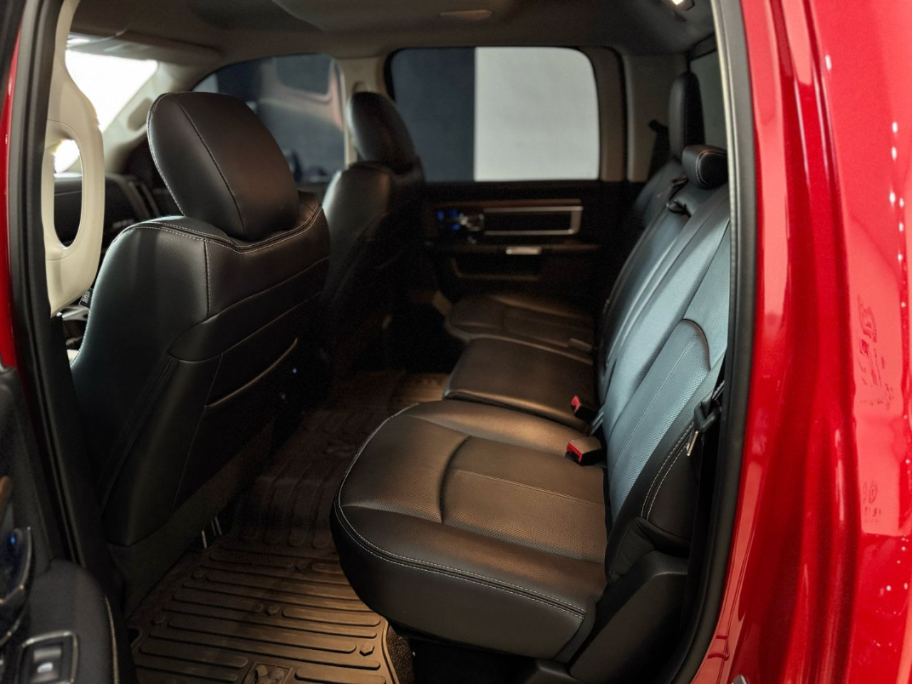 Classic 5.7 V8 32V 4P HEMI LARAMIE NIGHT EDITION AUTOMÁTICO