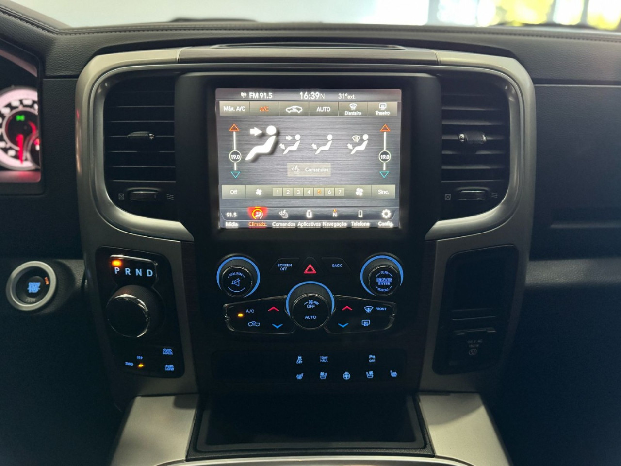 Classic 5.7 V8 32V 4P HEMI LARAMIE NIGHT EDITION AUTOMÁTICO
