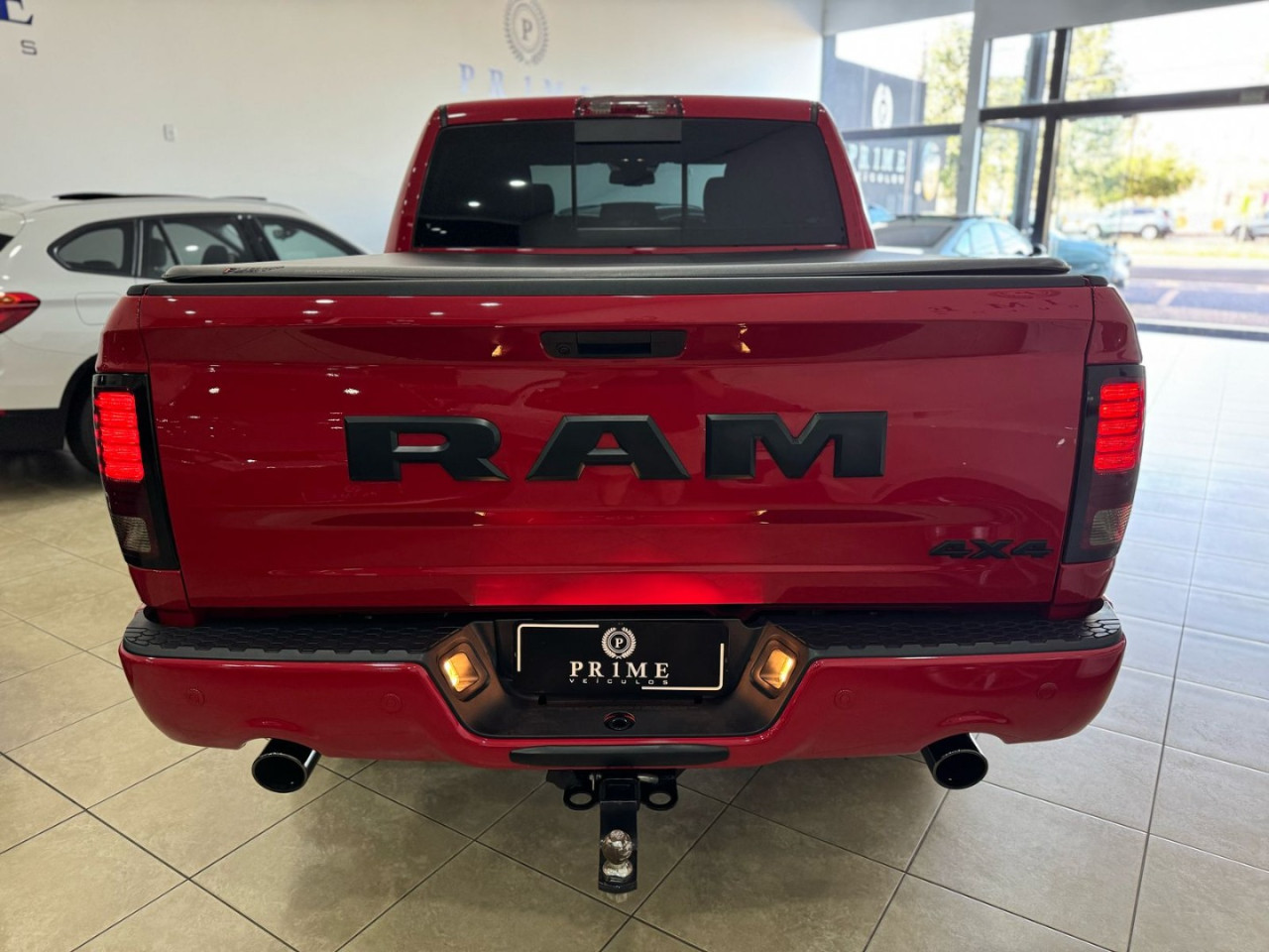 Classic 5.7 V8 32V 4P HEMI LARAMIE NIGHT EDITION AUTOMÁTICO