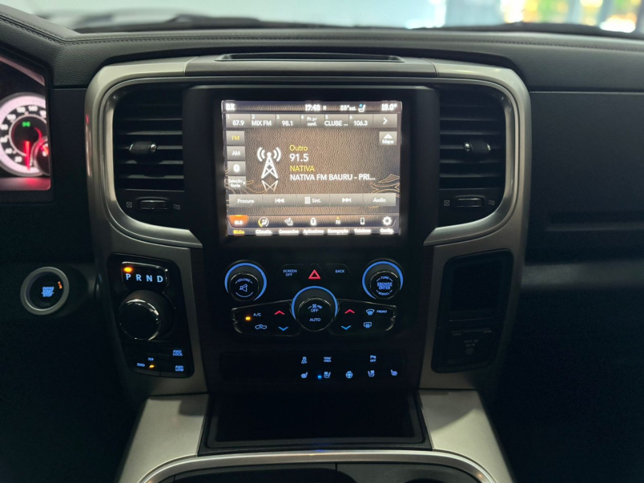Classic 5.7 V8 32V 4P HEMI LARAMIE AUTOMÁTICO