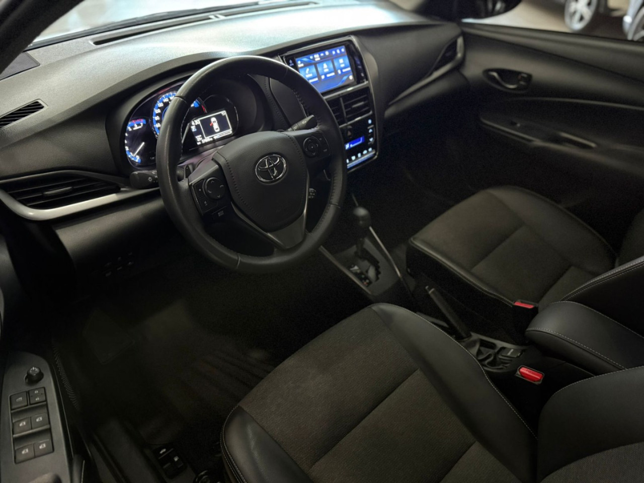 Yaris Sedan 1.5 16V 4P FLEX XS MULTIDRIVE AUTOMÁTICO CVT