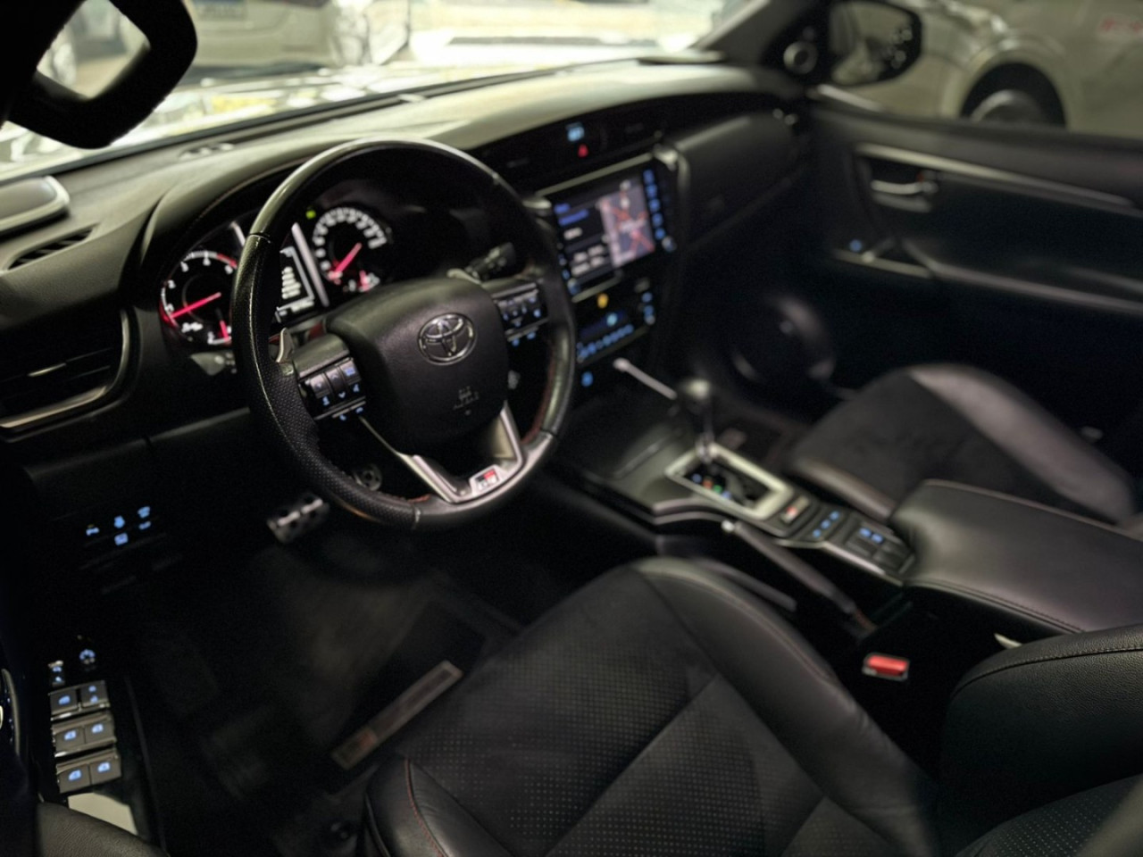 Hilux SW4 2.8 16V 4P GR-S 7 LUGARES 4X4 TURBO DIESEL AUTOMÁTICO