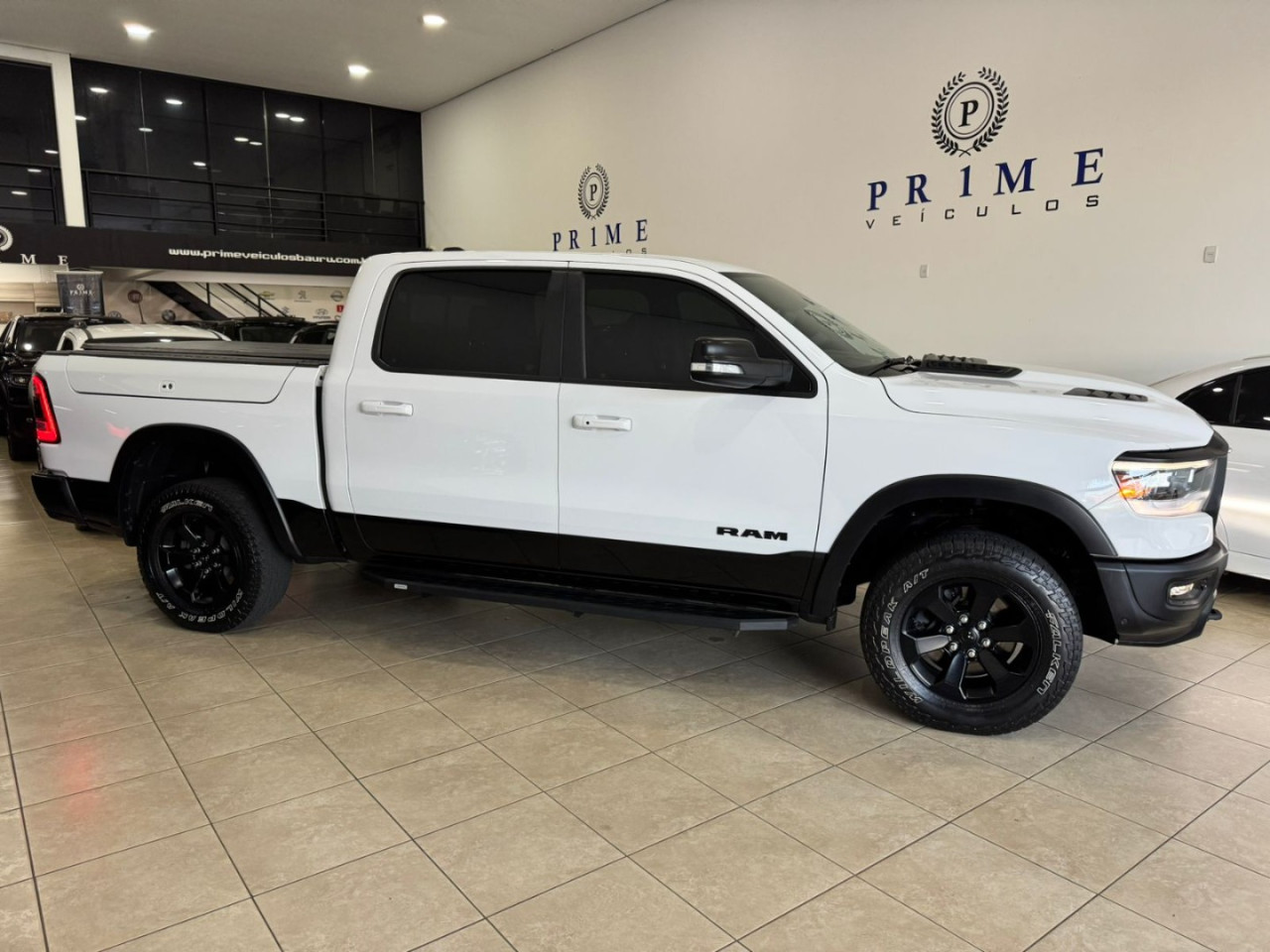 1500 5.7 V8 REBEL CABINE DUPLA 4X4 AUTOMÁTICO
