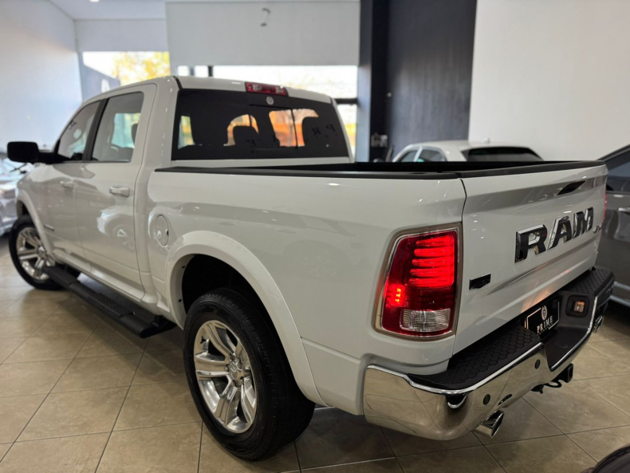 Classic 5.7 V8 32V 4P HEMI LARAMIE AUTOMÁTICO