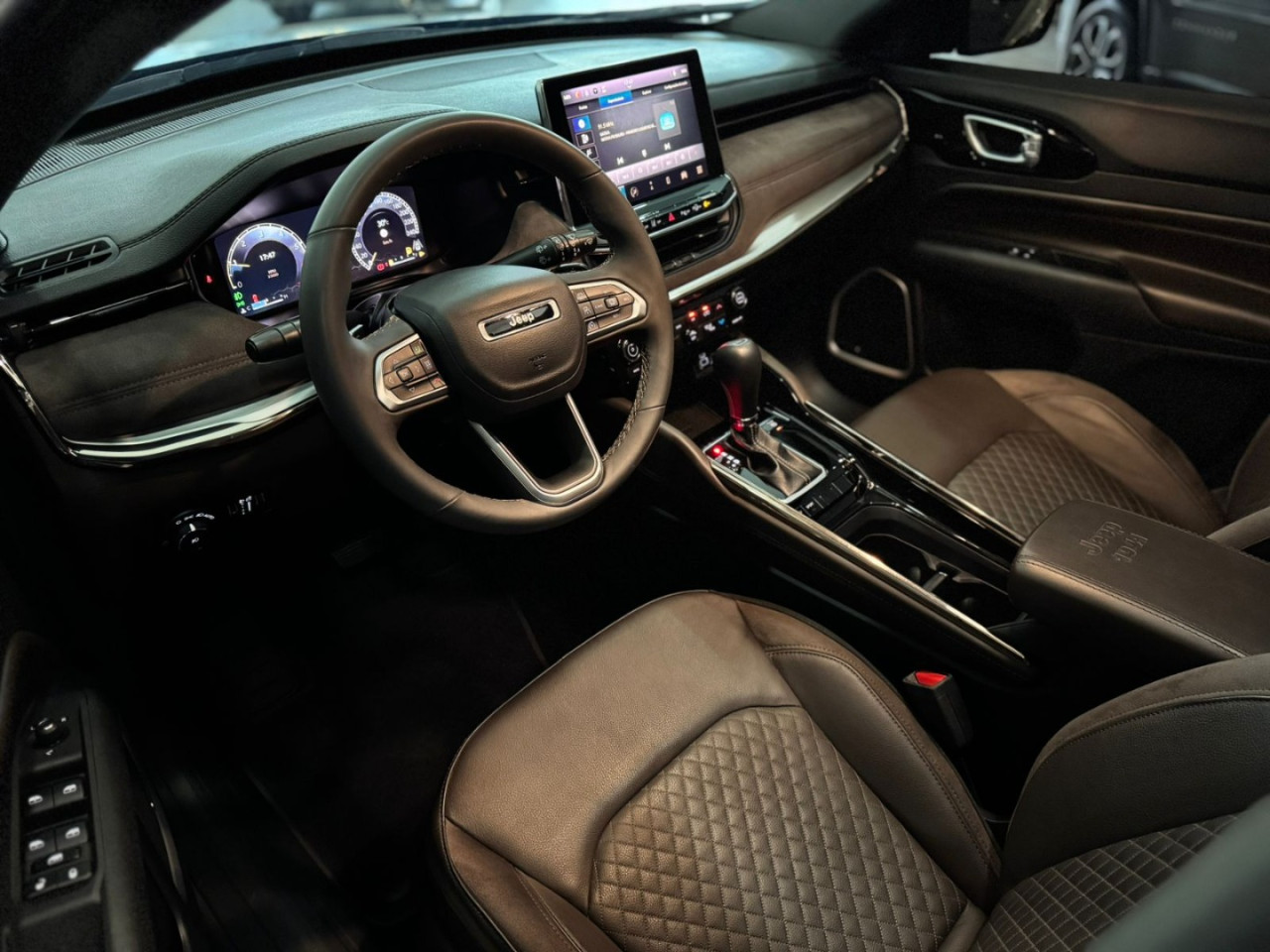 Commander 1.3 16V 4P FLEX T270 OVERLAND TURBO AUTOMÁTICO